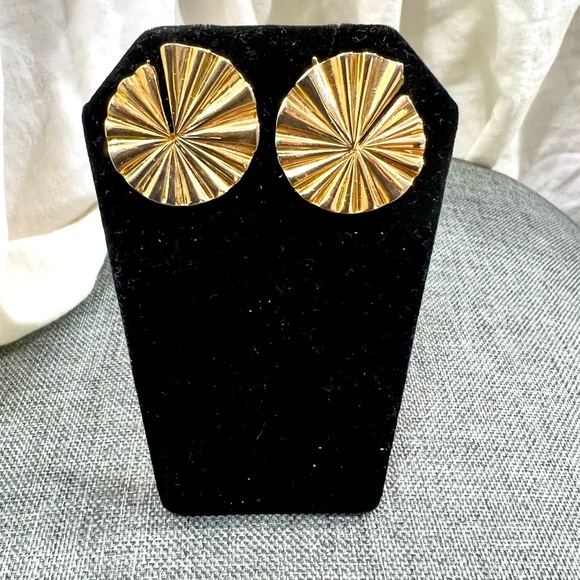 Source Unknown Jewelry - Vintage 14 Gold Plated Earrings The Design a Beautiful Fan, Pierced Settings.
